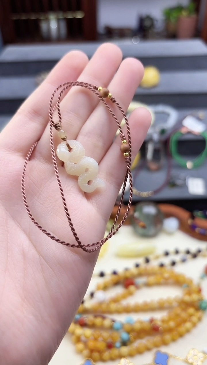 颈饰未镶嵌和田玉和田玉蛇吊坠HX