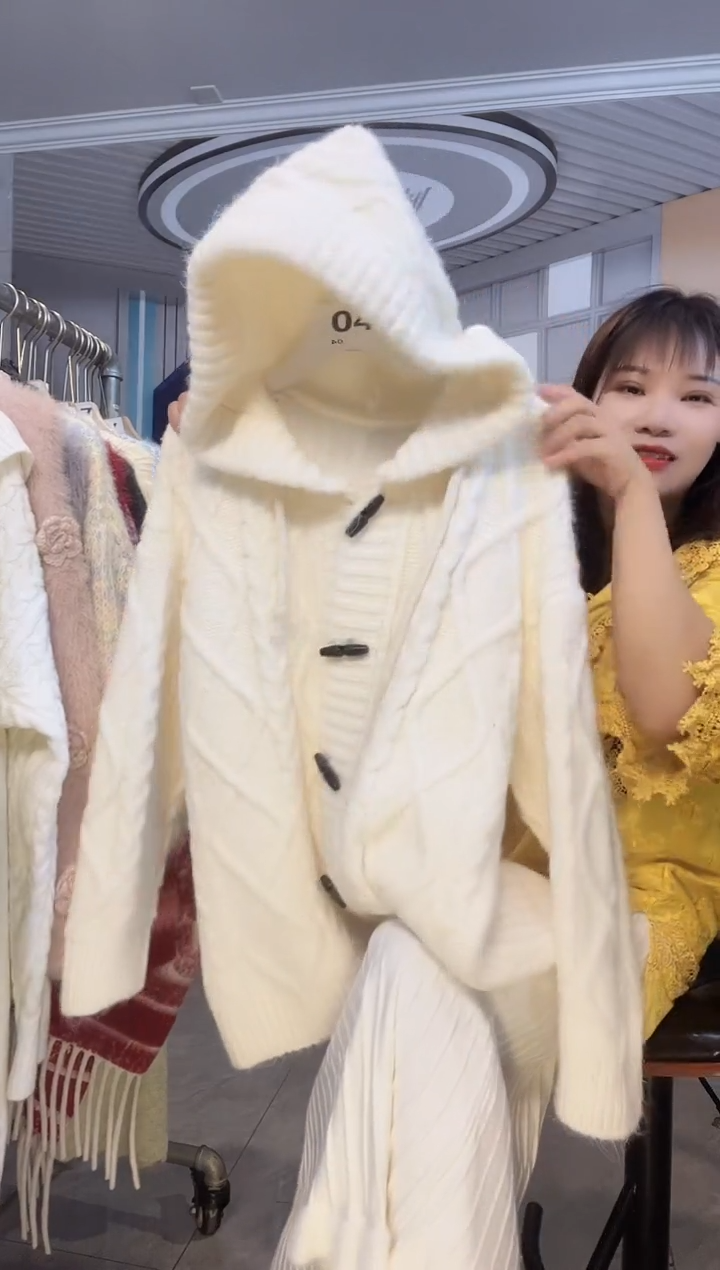 毛衣小小月精选服饰