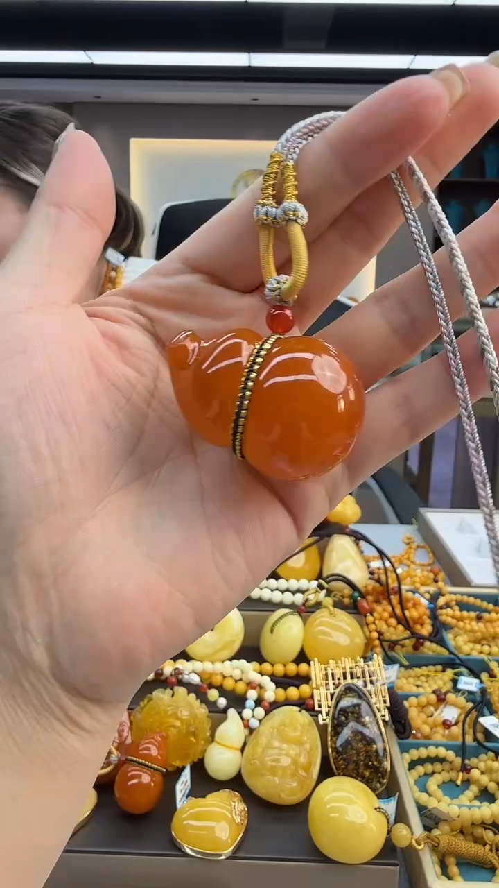 琥珀颈饰未镶嵌77秒拍号 假一罚三