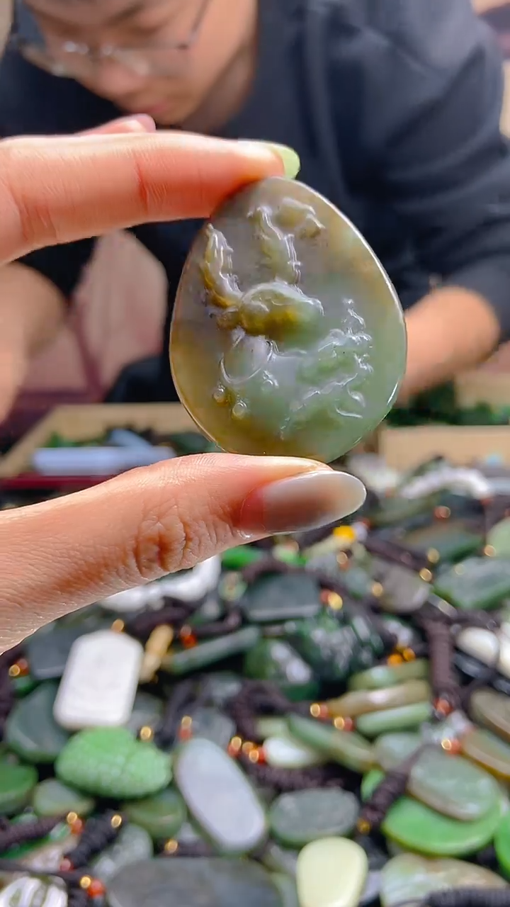 颈饰未镶嵌和田玉1