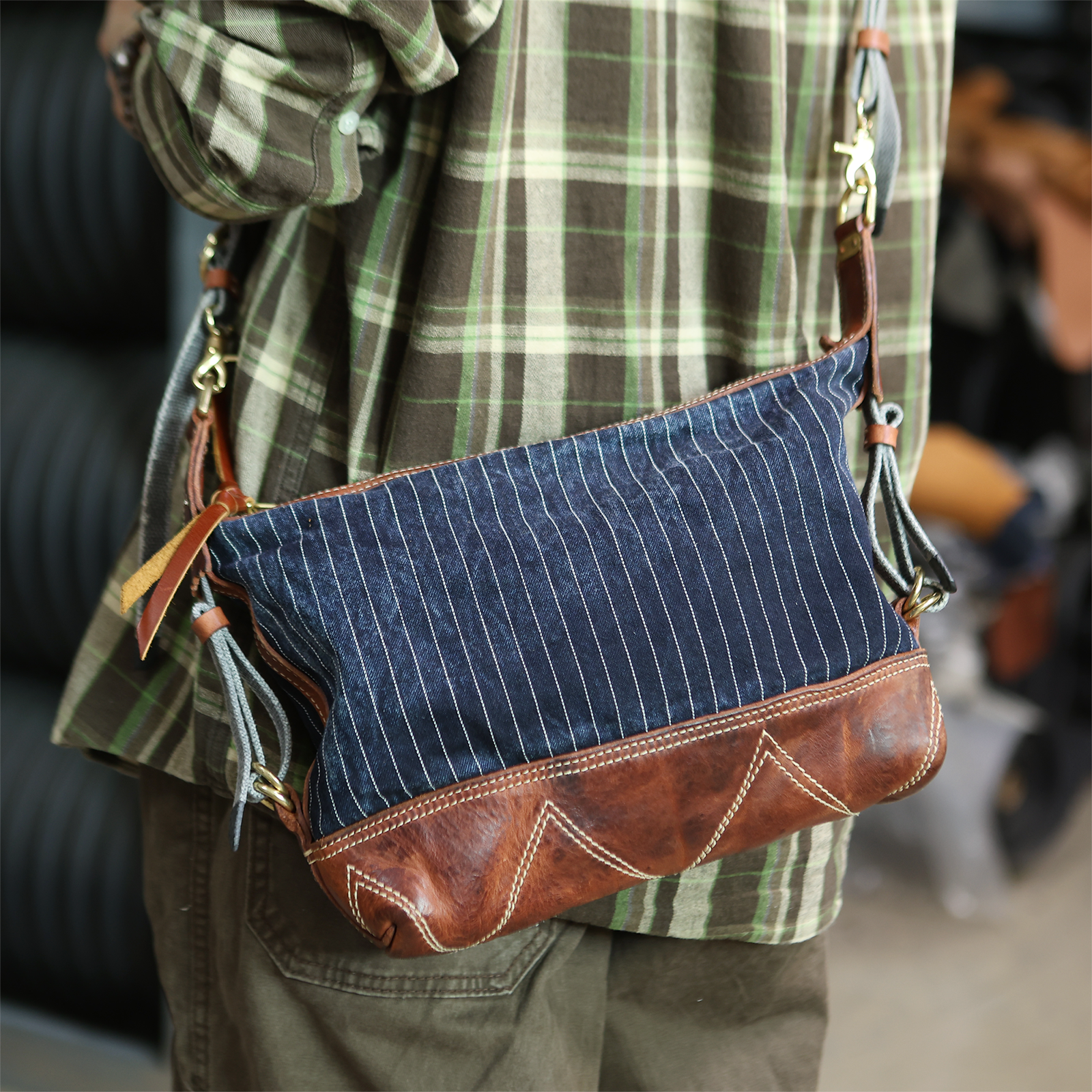 方向皮具手工皮具复古重洗水丹宁牛仔条纹流浪包斜挎包单肩包8292