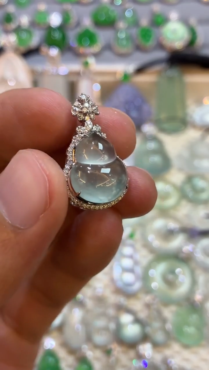 吊坠(不含链)18K金镶嵌翡翠葫芦