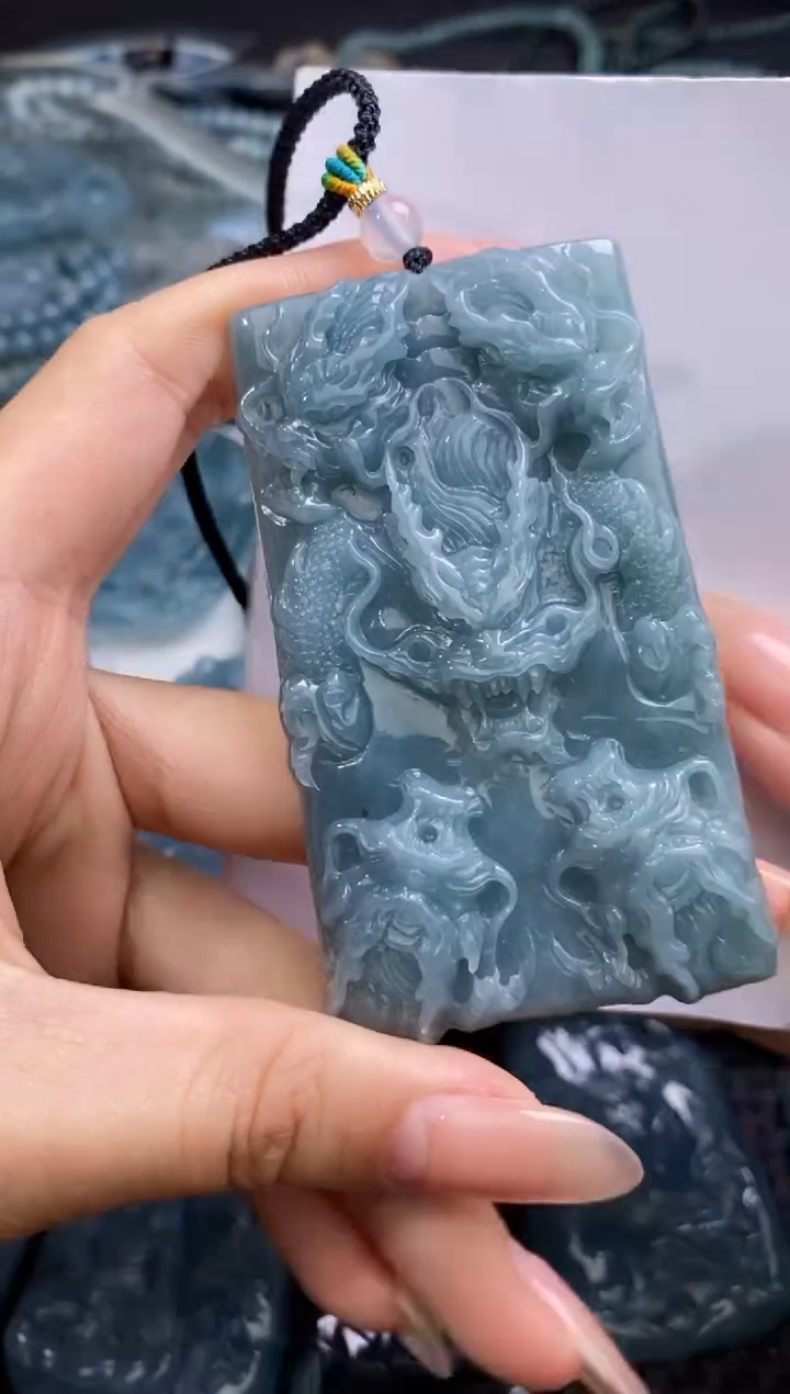 【闪购商品】翡翠颈饰未镶嵌          