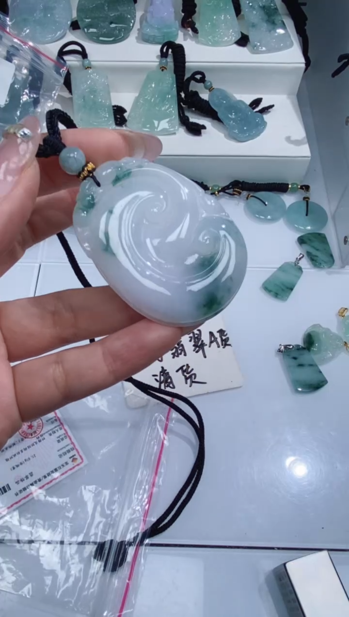 颈饰未镶嵌翡翠吊坠