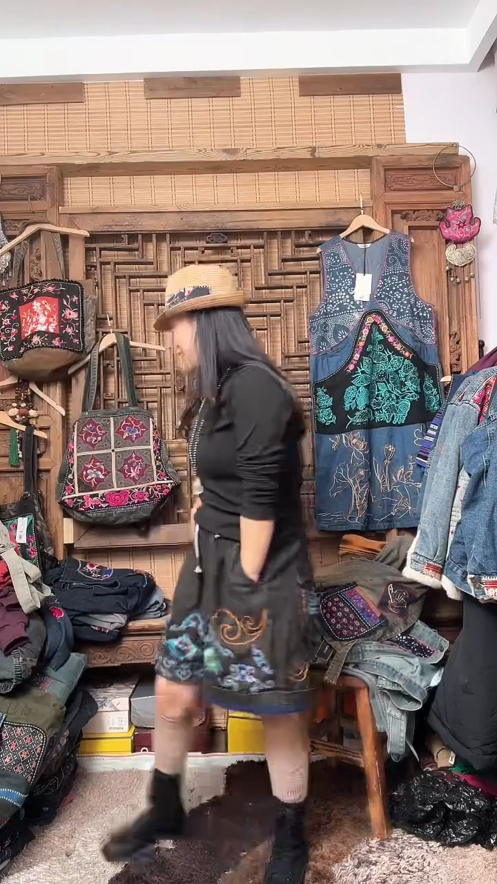 玥****饰老绣手工卫衣