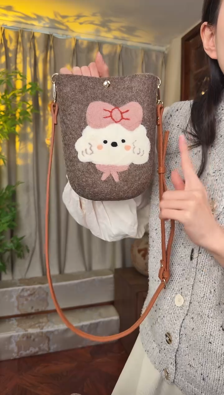 羊毛非遗羊毛毡包 手机包小狗