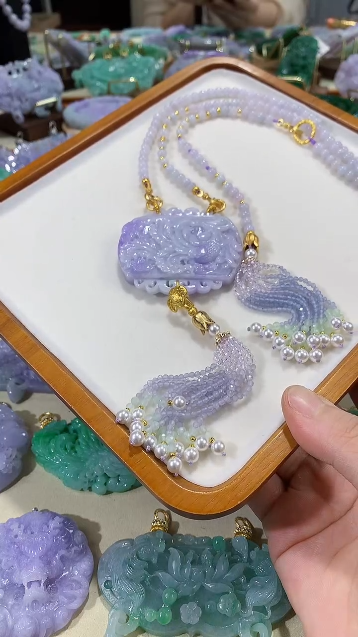 颈饰未镶嵌翡翠吊坠