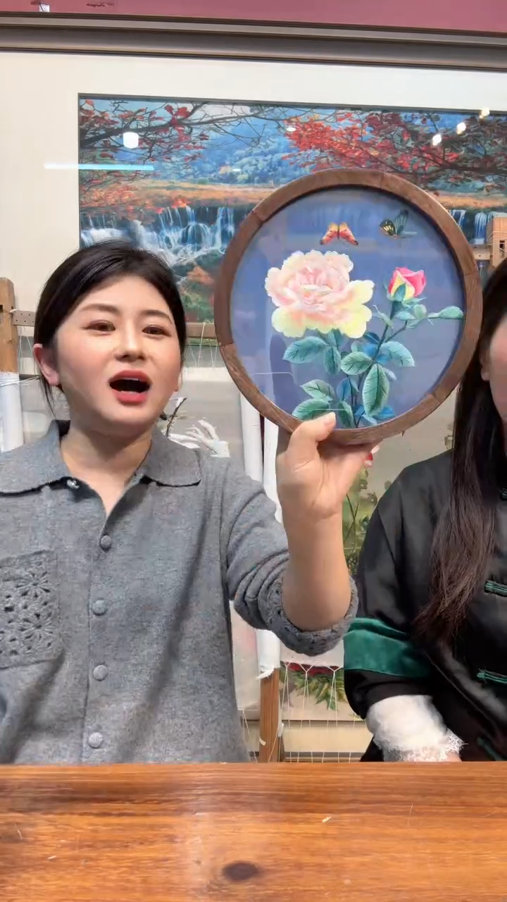 竖款非遗苏绣手工刺绣摆台