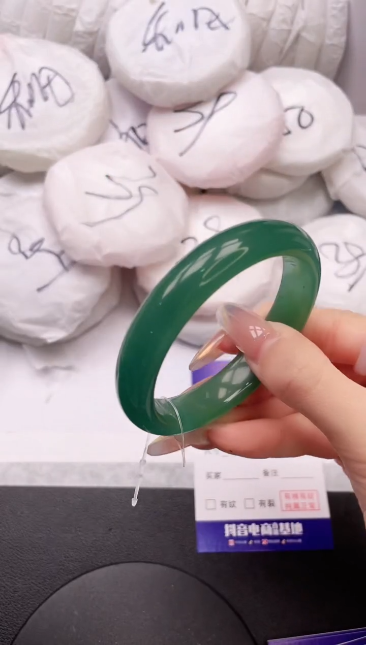 【闪购商品】石英质玉手镯未镶嵌26K304-55