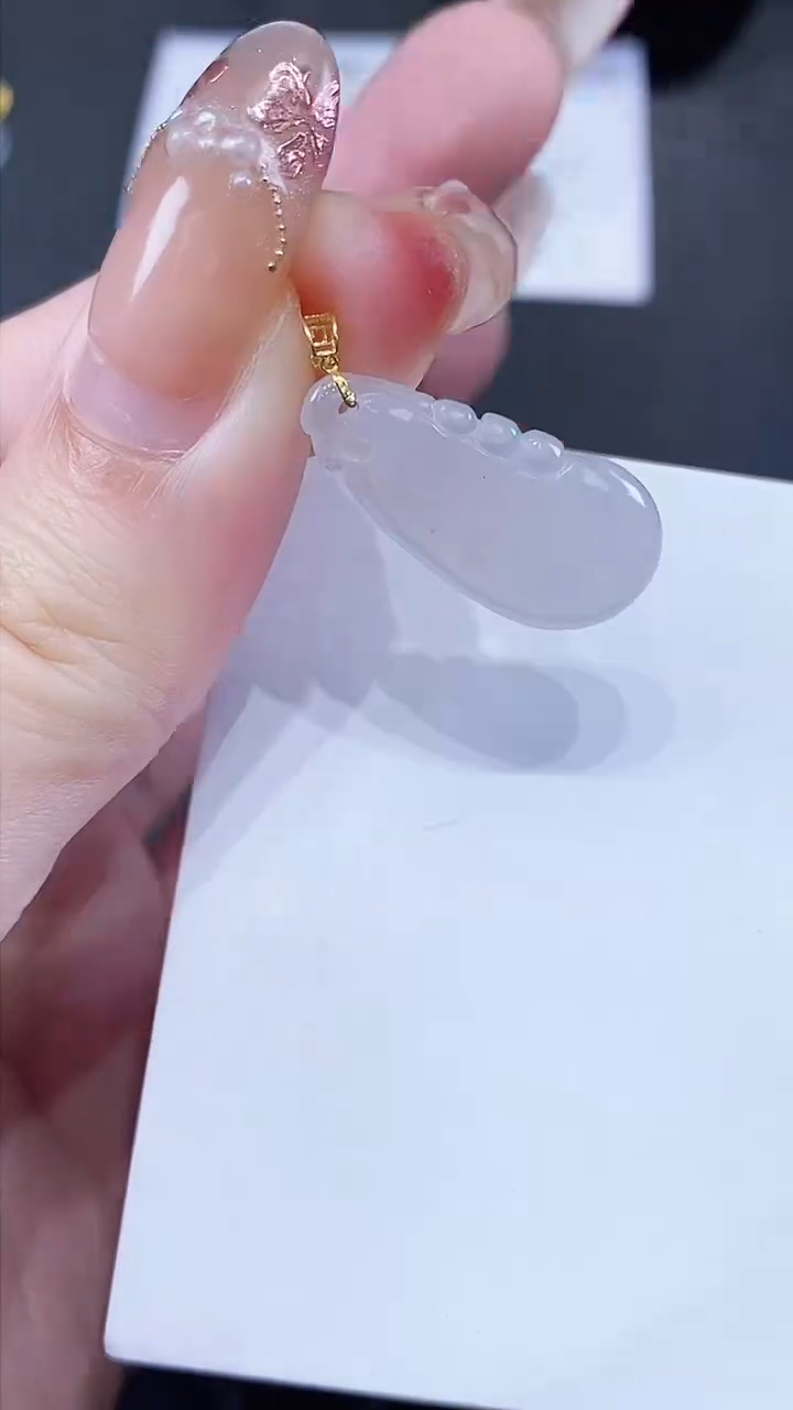 翡翠18K金镶嵌颈饰天然A货翡翠