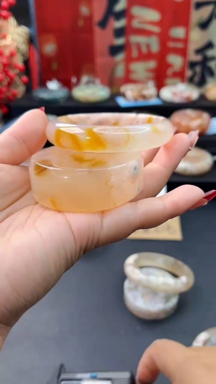 【闪购商品】石英质玉手镯未镶嵌赠送镯心（58圈口）无证书