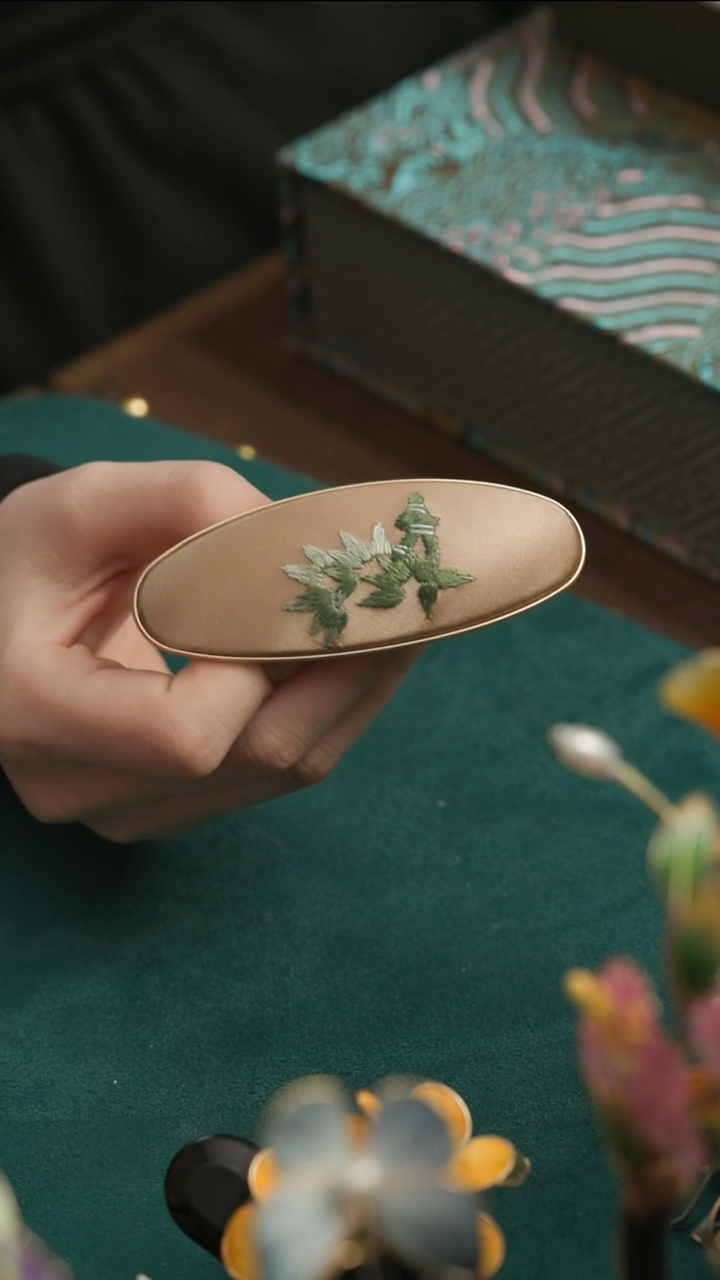 刺绣湘传礼真丝发夹