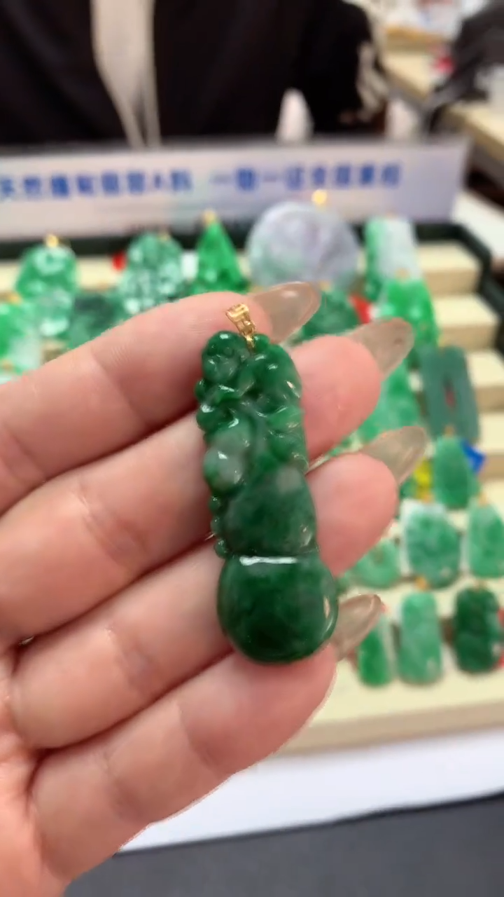 【闪购商品】翡翠吊坠(不含链)18K金镶嵌挂件