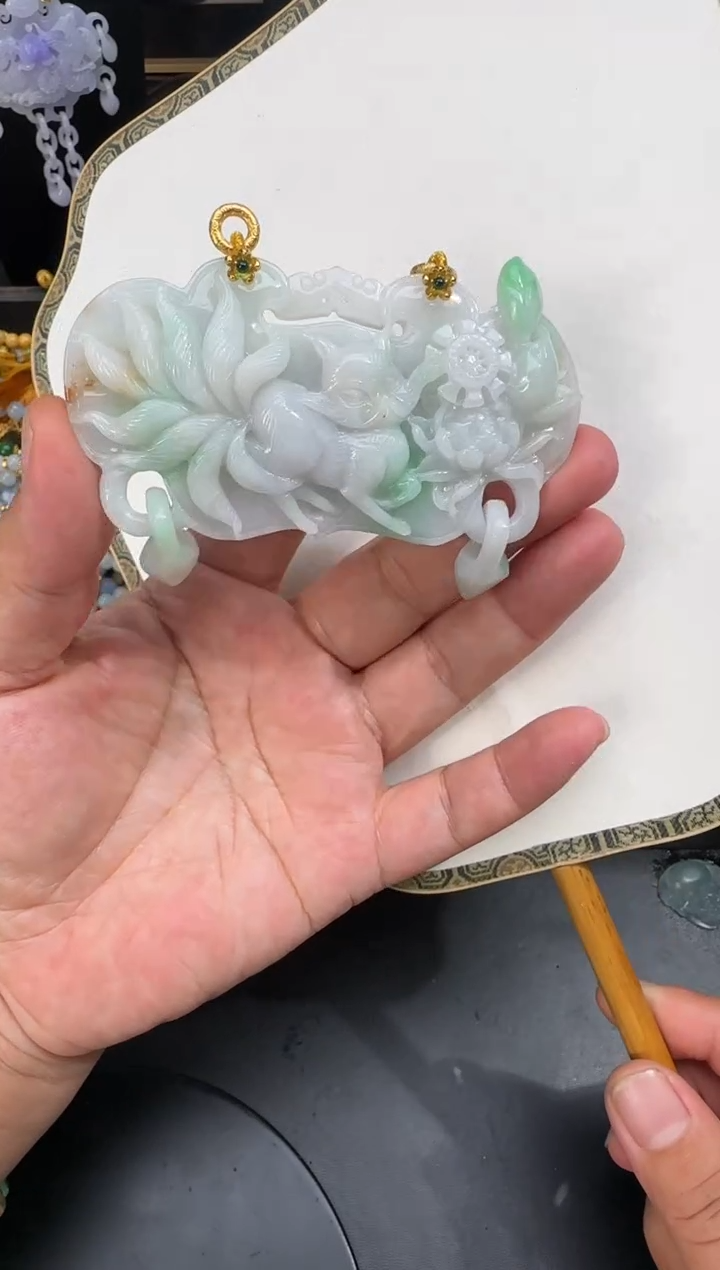 【闪购商品】翡翠未镶嵌颈饰拍照