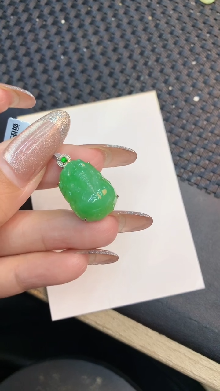 颈饰18K金镶嵌翡翠1