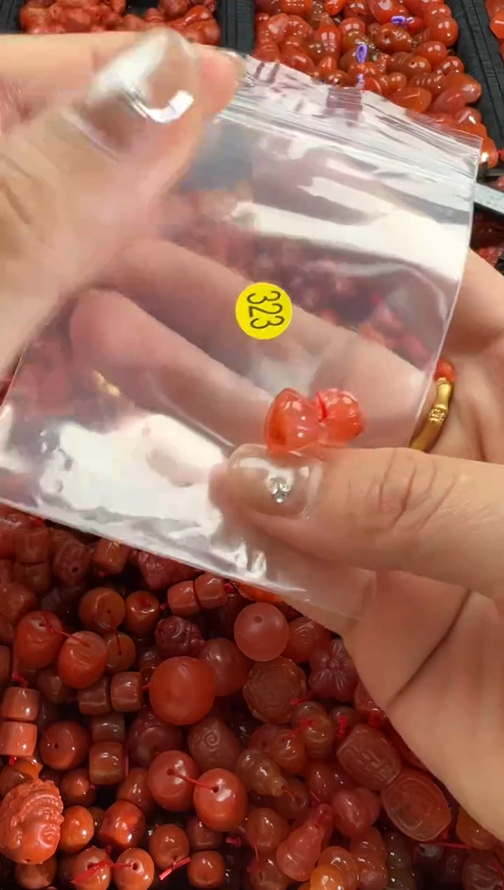 【闪购商品】南红玛瑙颈饰未镶嵌1
