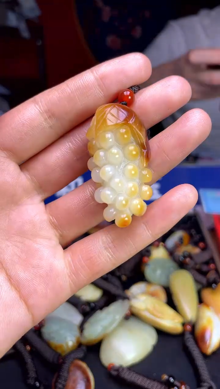 和田玉未镶嵌颈饰1