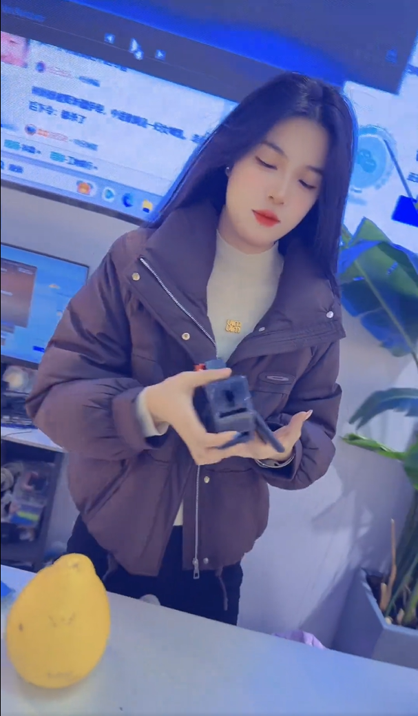 小个子时尚加厚女2025年冬装新款宽松大码减龄保暖气质外套棉服