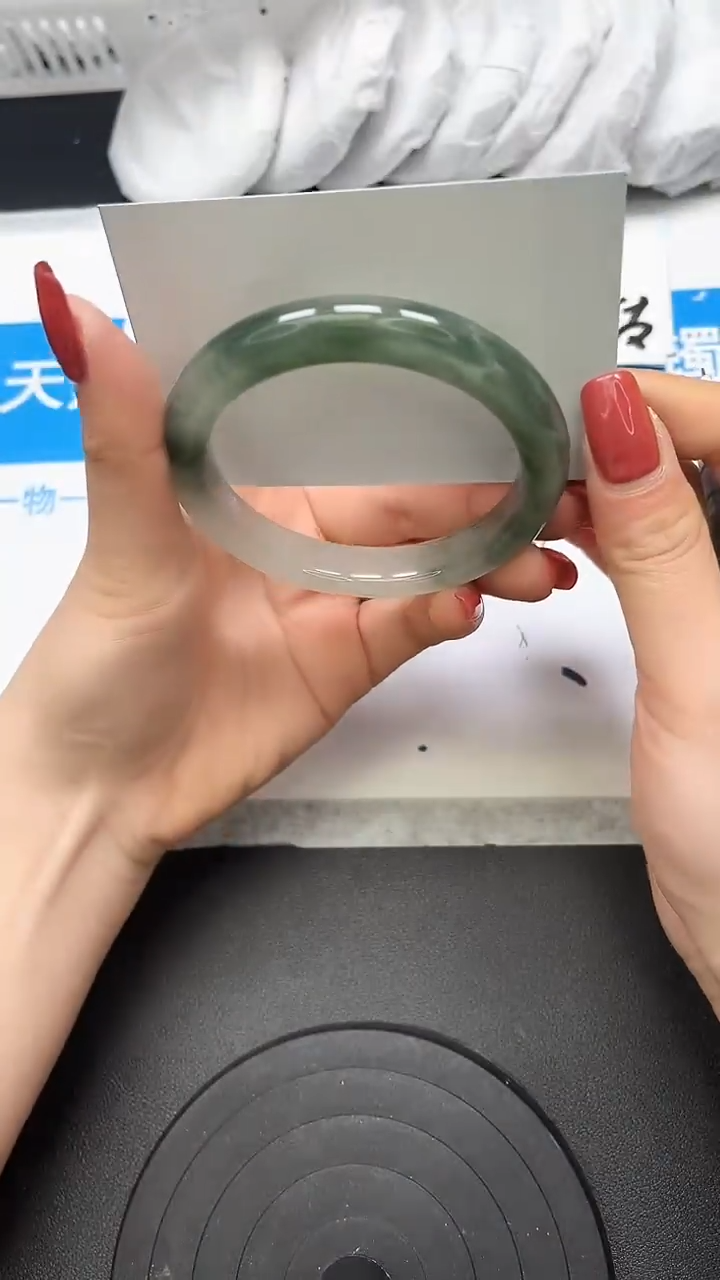 【闪购商品】石英质玉手镯未镶嵌190