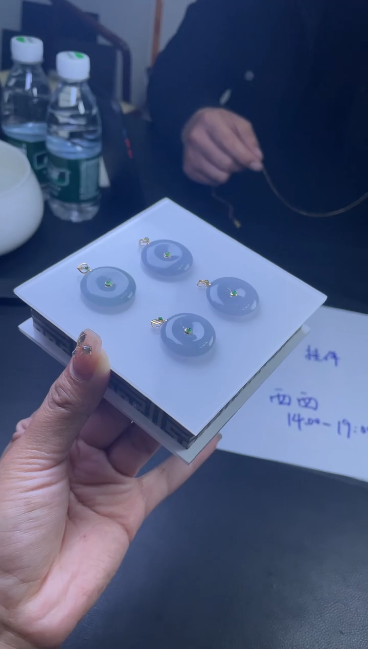 【闪购商品】翡翠吊坠(不含链)18K金镶嵌多样性发一件  A10