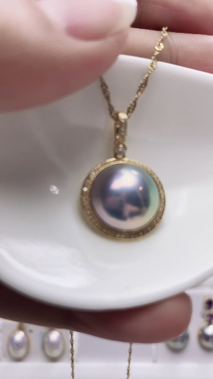 【闪购商品】拼合珍珠（马贝珠）颈饰18K金镶嵌海水马贝吊坠