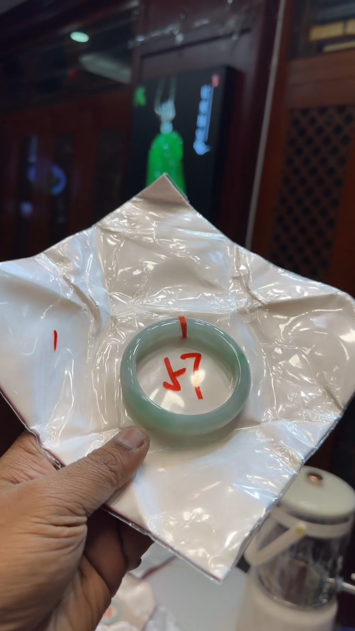 未镶嵌手镯翡翠手镯