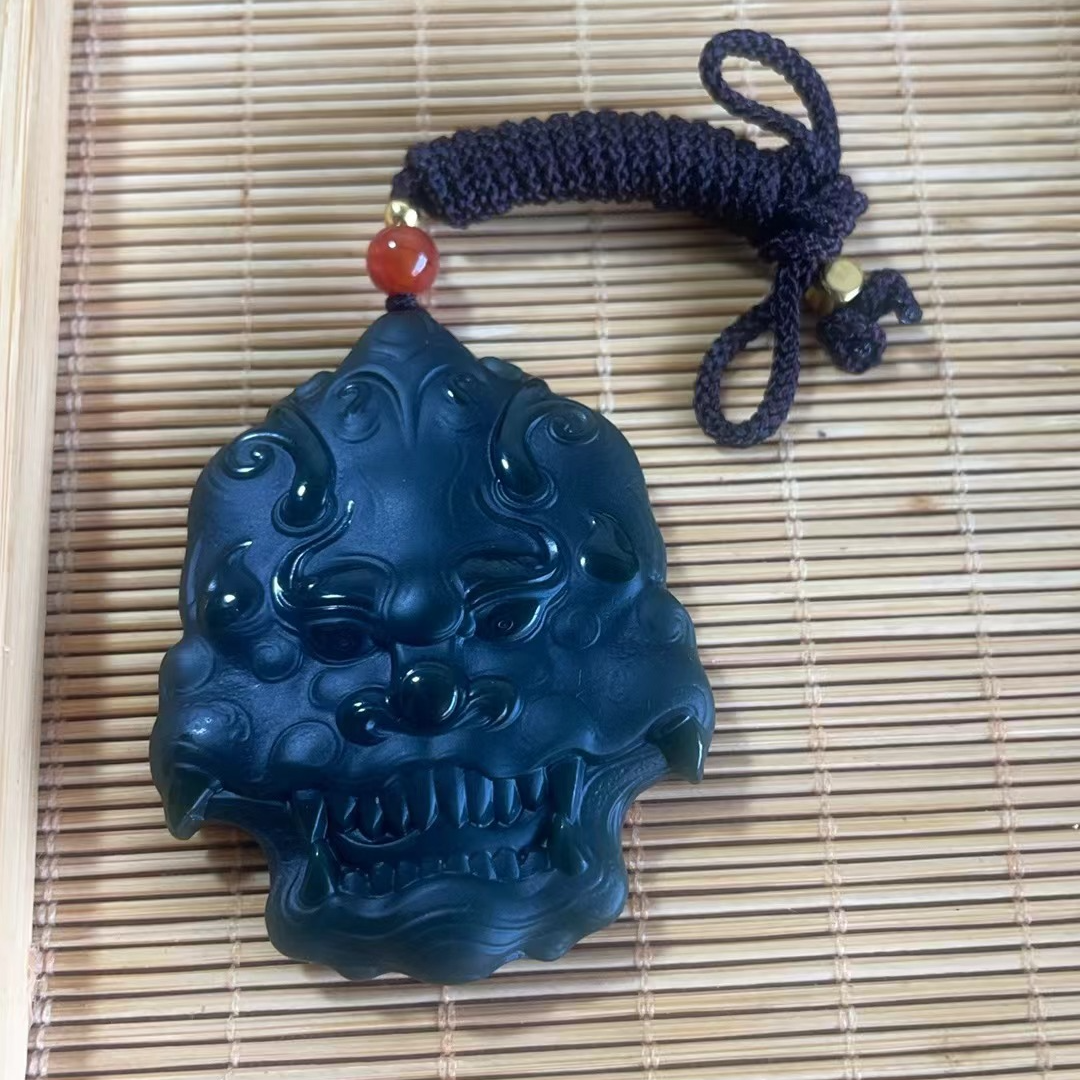 和田玉青玉兽面守护挂件