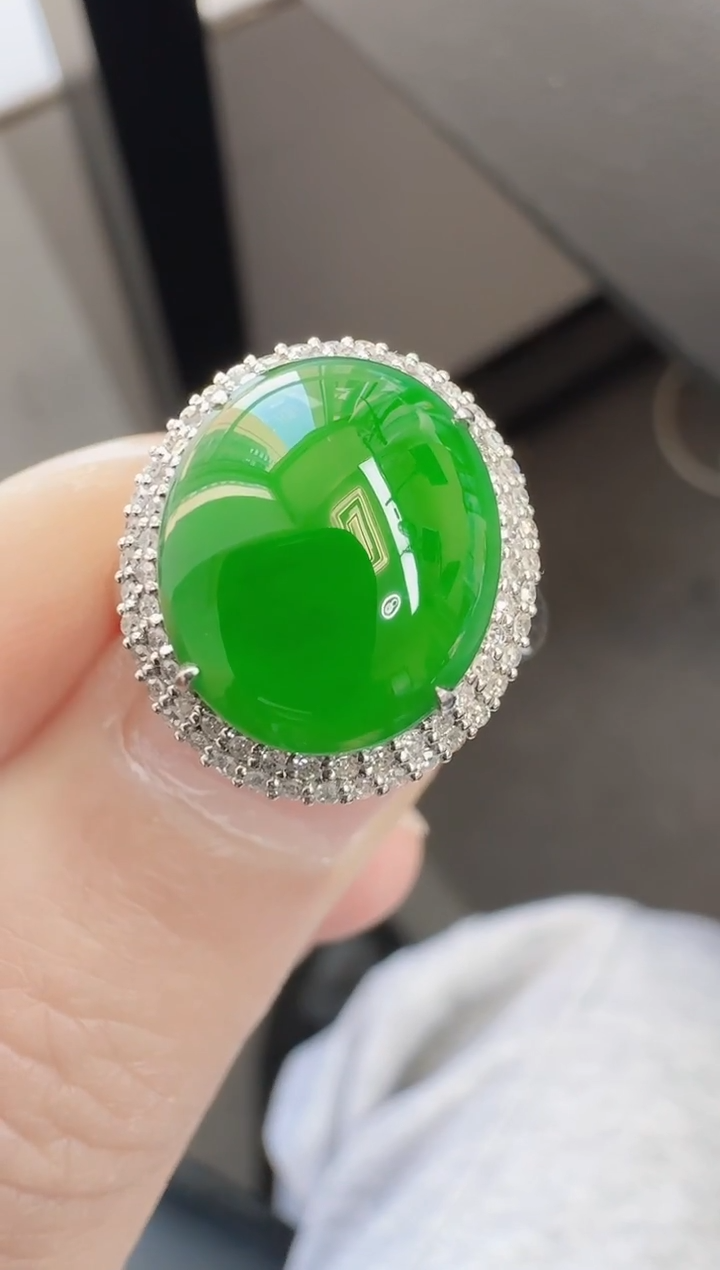 18K金镶嵌戒指翡翠寄售回流，24小时鉴赏期