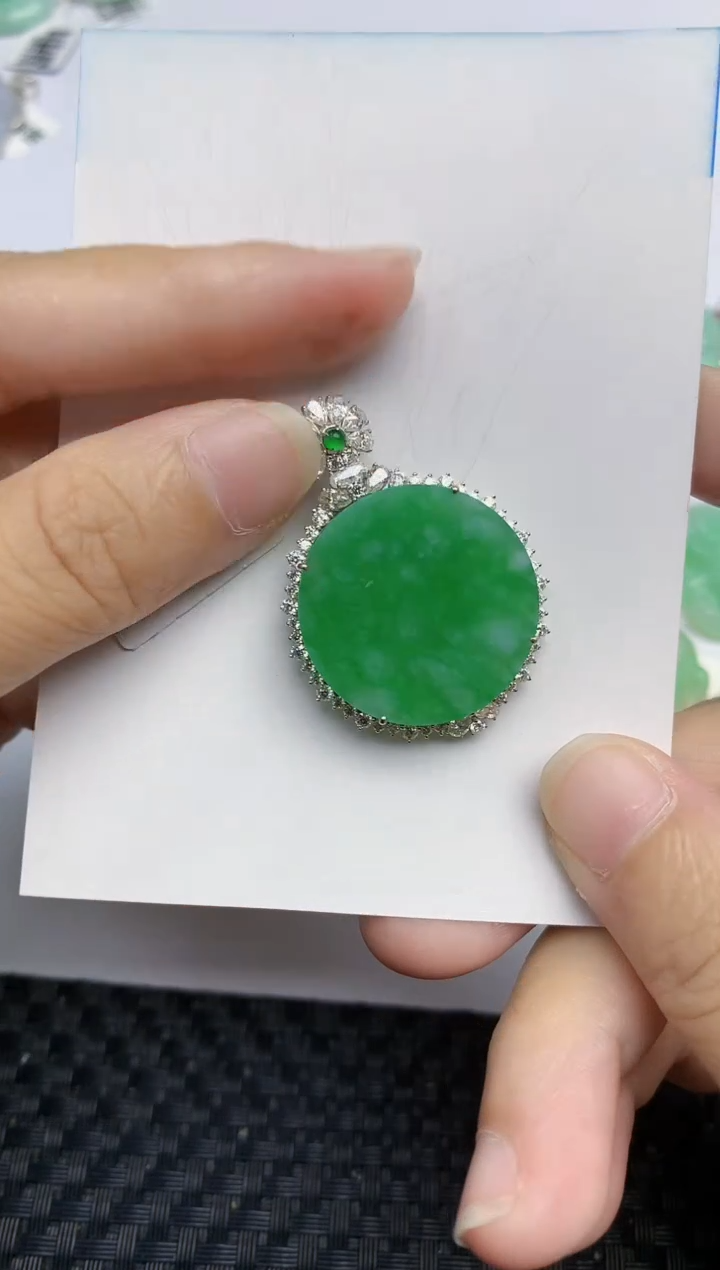 翡翠18K金镶嵌颈饰天然翡翠A货