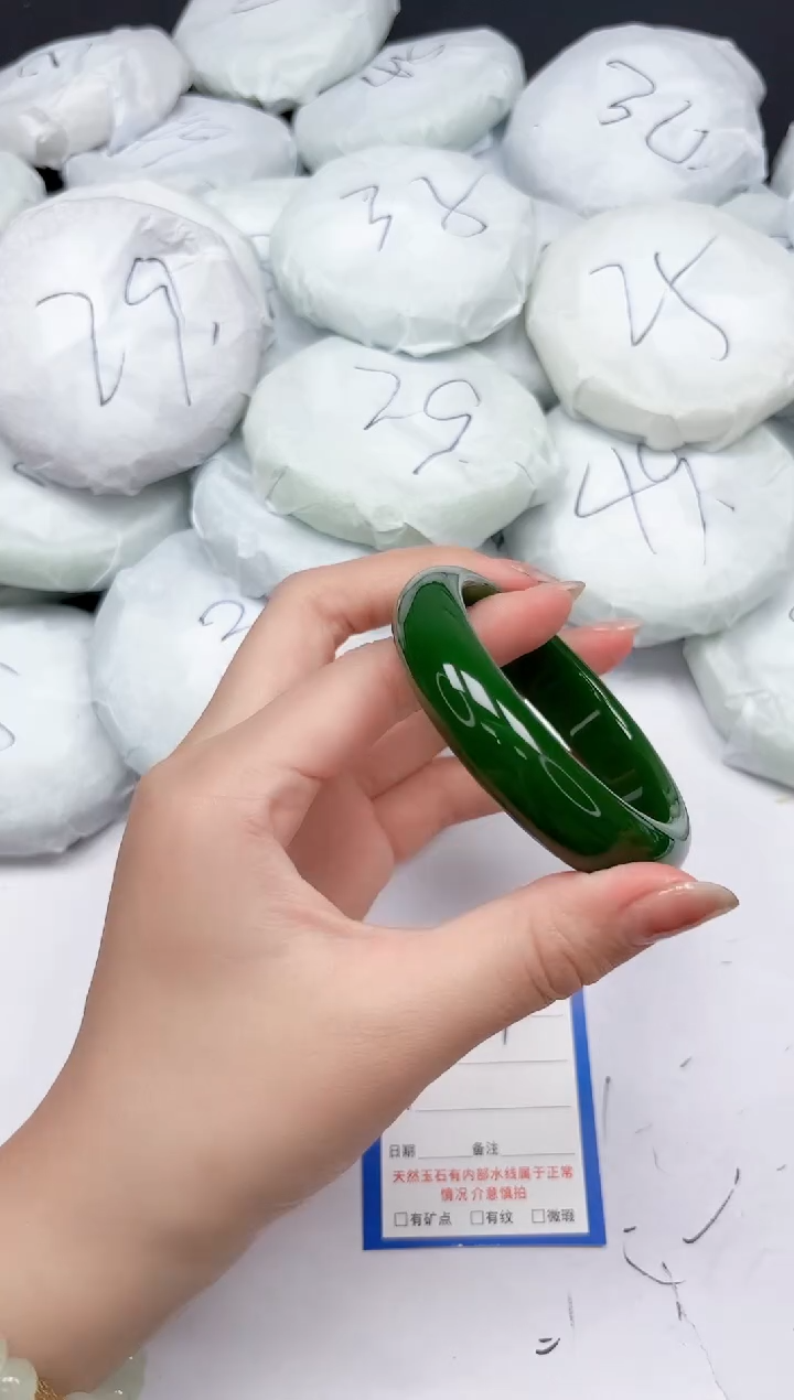 未镶嵌手镯石英质玉227/56.4