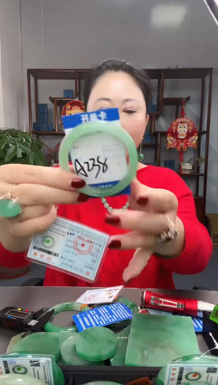 【闪购商品】石英质玉手镯未镶嵌1
