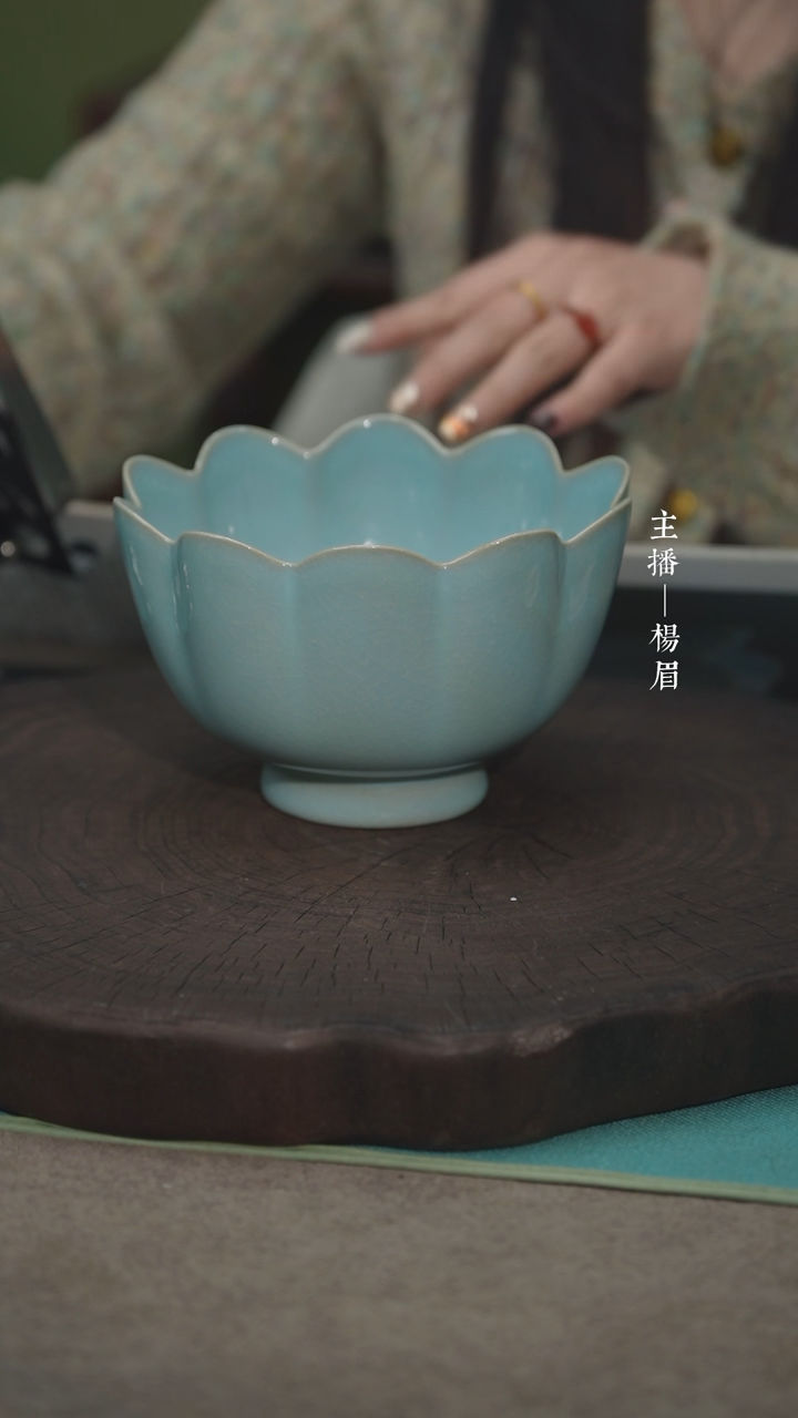 【闪购商品】朱文立莲花温碗天青釉-眉
