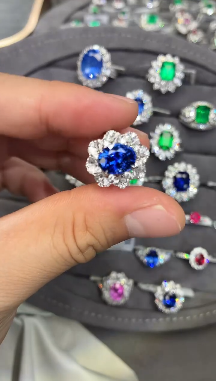 蓝宝石戒指18K金镶嵌【闪购】3.21ct/皇家蓝