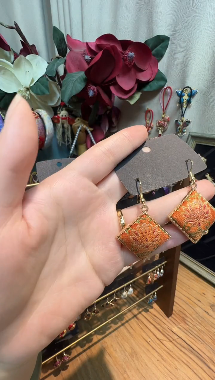 ?****✨【孤品车12.29】陆美瑛橙色八达晕菱形耳环