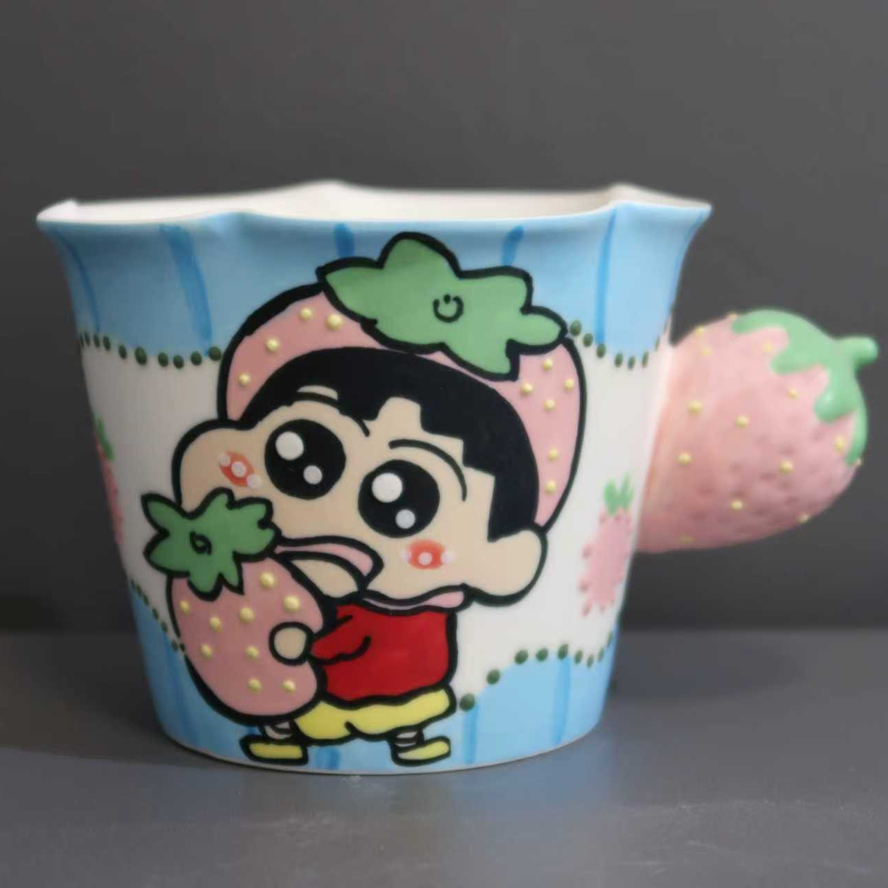 A116蜡笔小新草莓系列手绘陶瓷杯子手工手绘创意