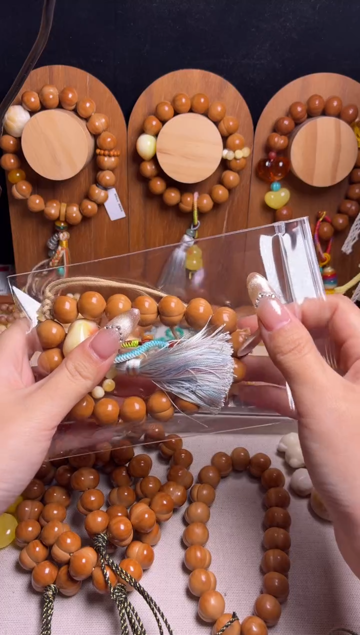 手串猴头核桃阿****?差价