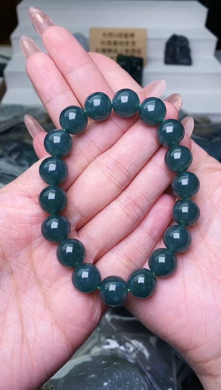 颈饰未镶嵌翡翠 