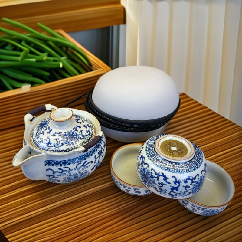 艺宏堂缠枝莲汝窑宝瓶手抓壶带包