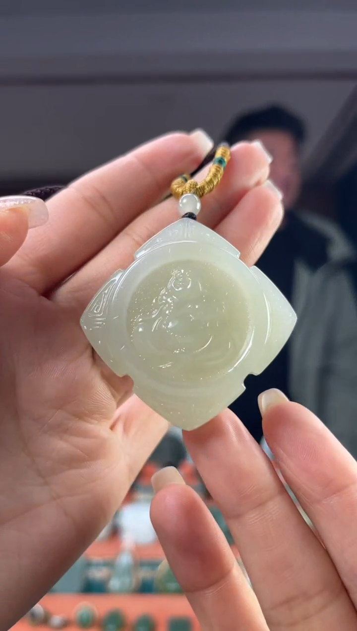 颈饰未镶嵌和田玉佩佩
