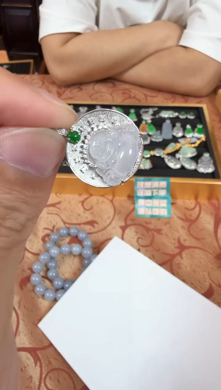 颈饰18K金镶嵌翡翠T100752