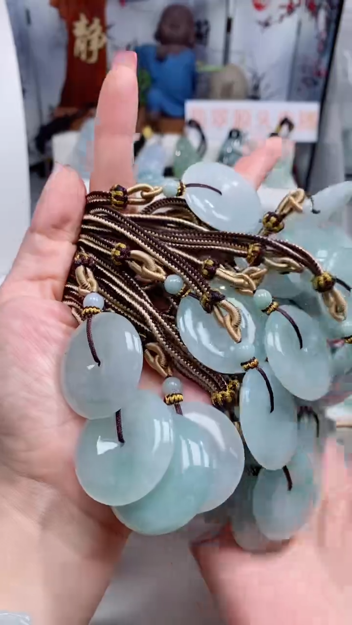 翡翠未镶嵌颈饰吊坠团购多样性发一件