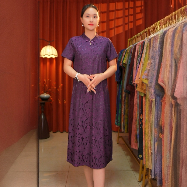1006（紫）年轻妈妈连衣裙宽松遮肚子显瘦老料高端洋气长裙子