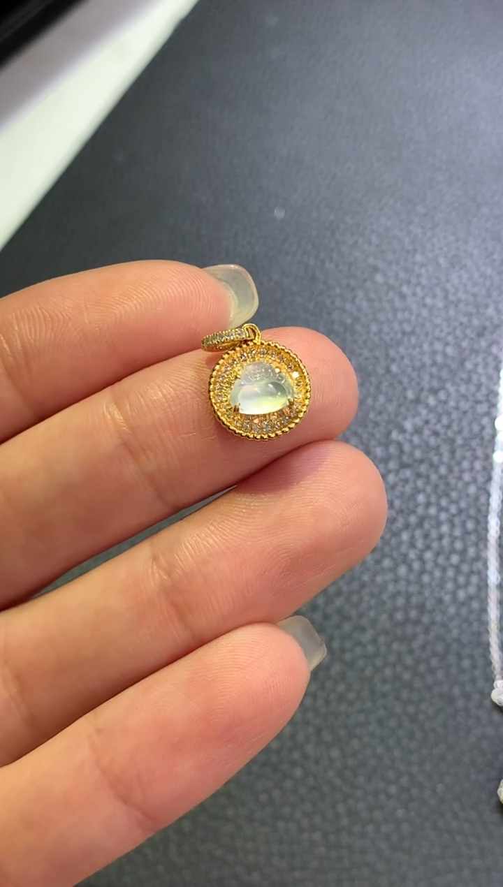 【闪购商品】翡翠颈饰18K金镶嵌百搭扣佛公