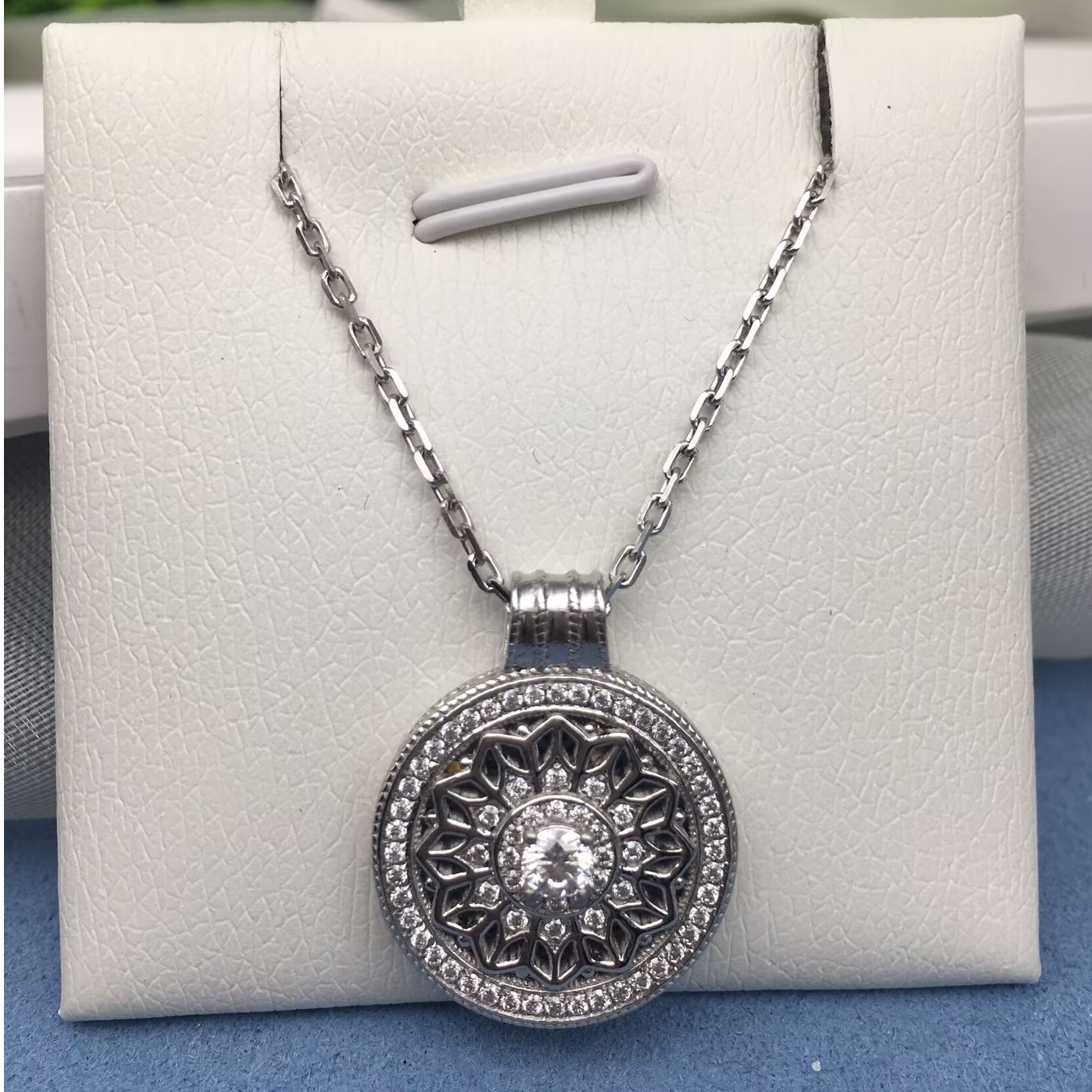 铂金镶嵌八宝罗盘套链