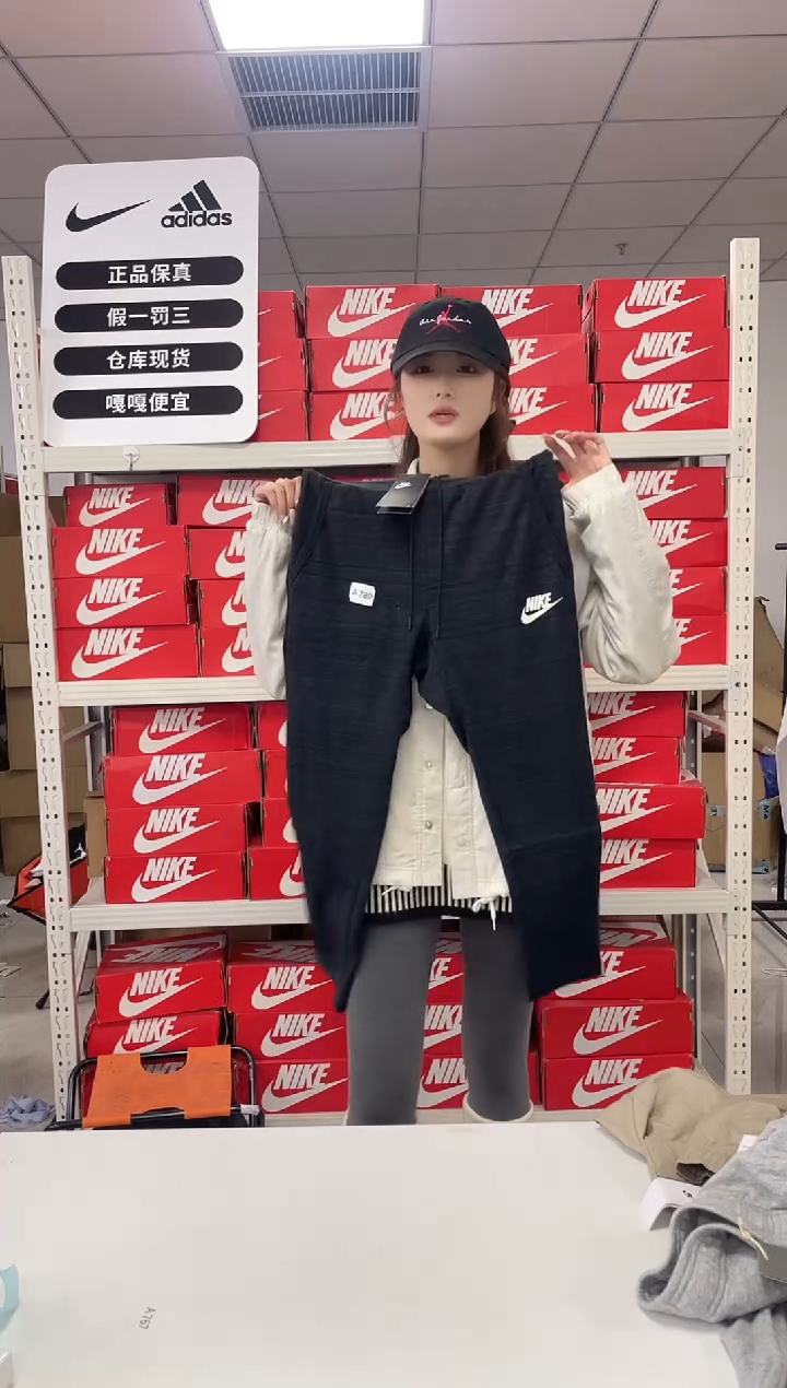 编码780闪购尺码 m  Nike/耐克卫衣卫裤以直播间过款为主