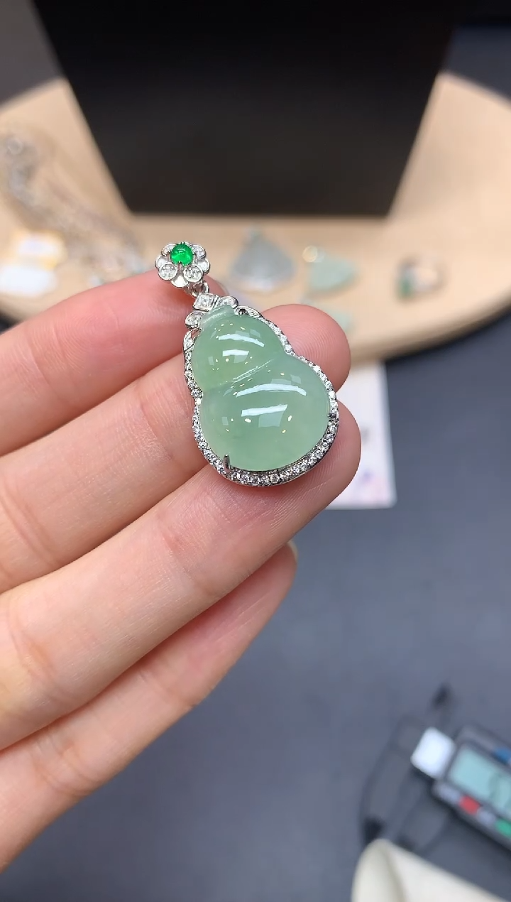 【闪购商品】翡翠吊坠(不含链)银S925镶嵌葫芦【多样性发其一】
