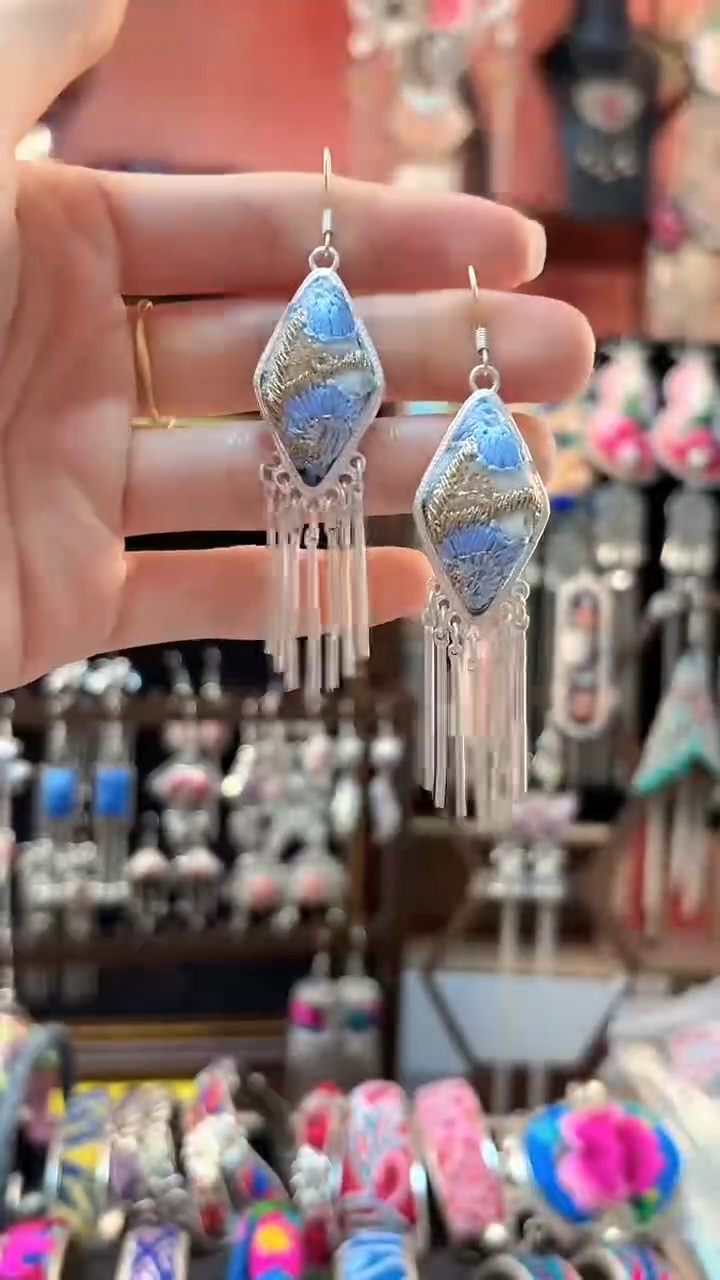 织绣 云织谣民族风精美饰品   100