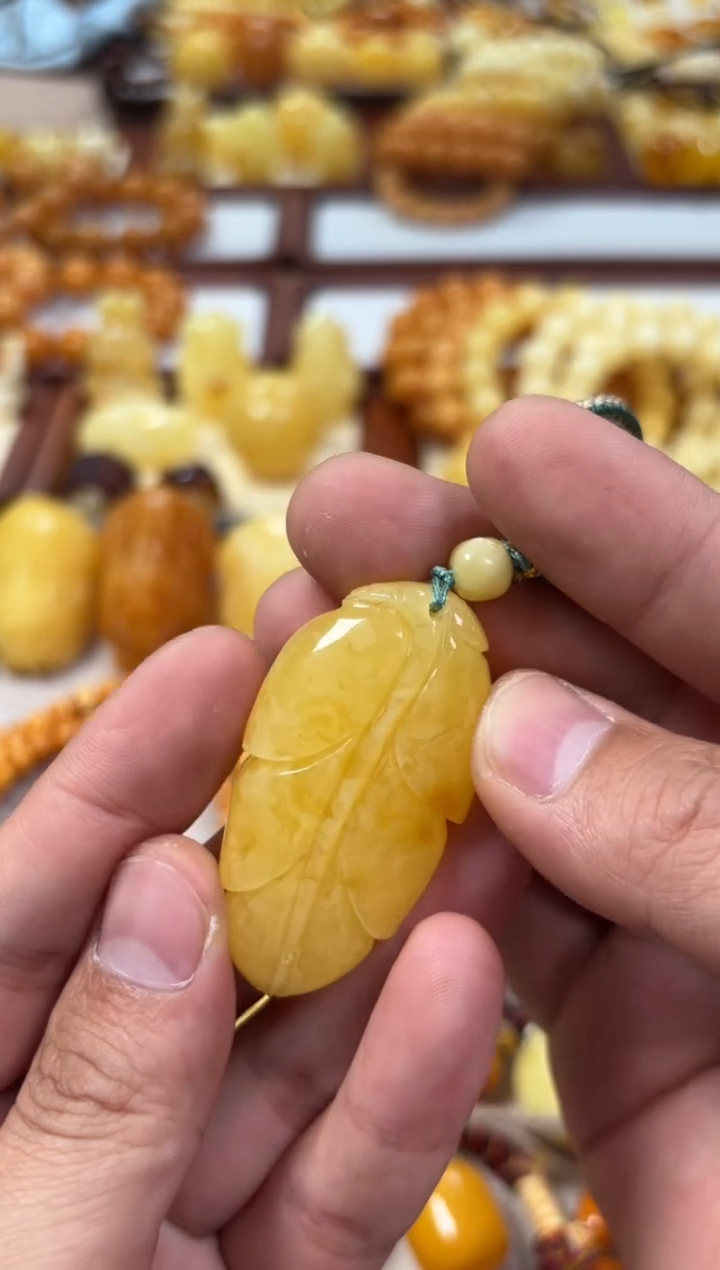 【闪购商品】蜜蜡裸石未镶嵌雕刻