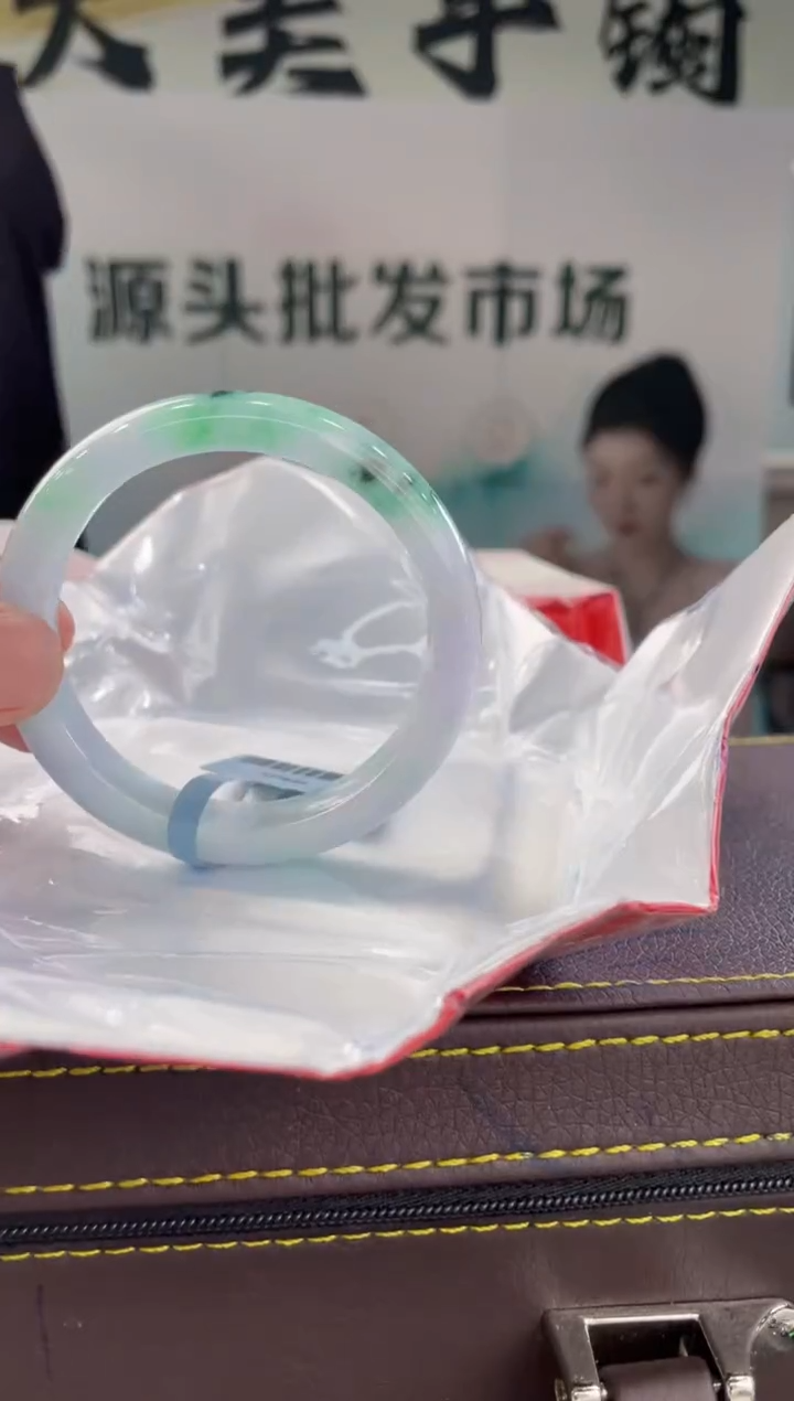 【闪购商品】翡翠手镯未镶嵌手镯