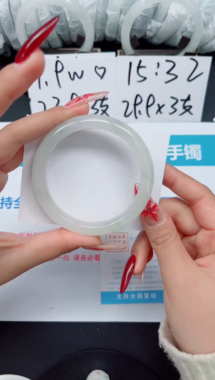 【闪购商品】石英质玉手镯合金b76